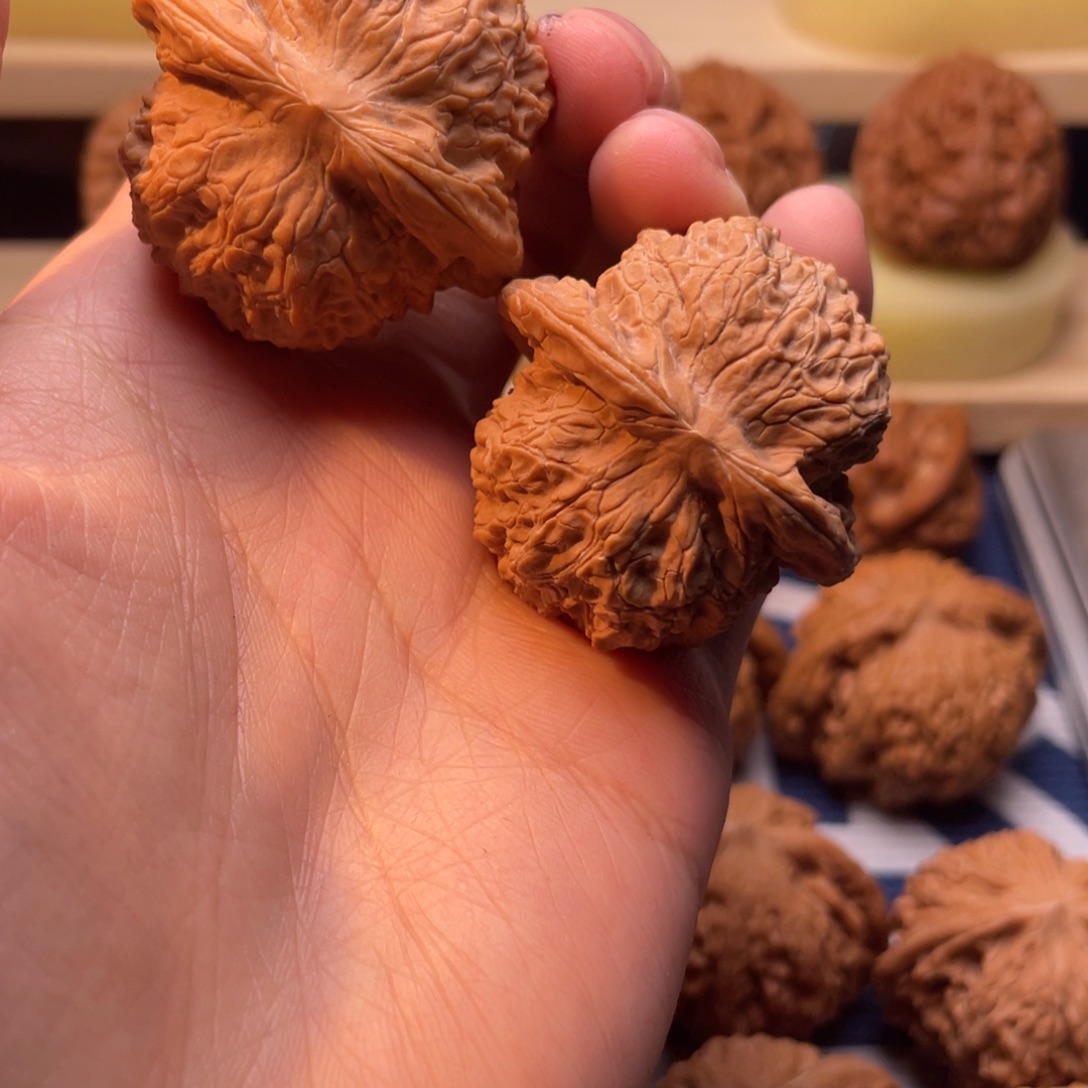 ﷽***﷽文玩核桃血麒麟40尺