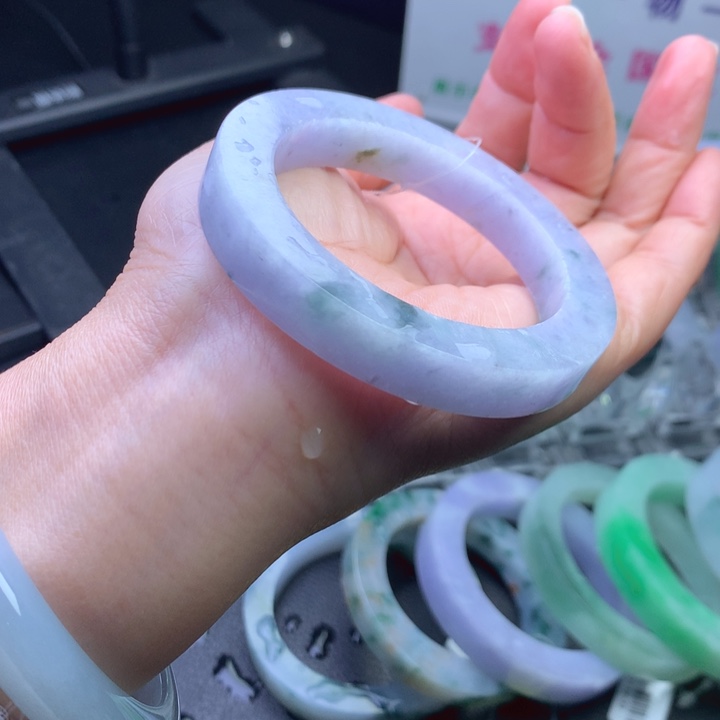 未镶嵌翡翠手镯定制翡翠