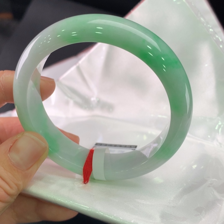 翡翠未镶嵌手镯正圈56