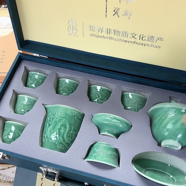 孤品茶具套装等。            