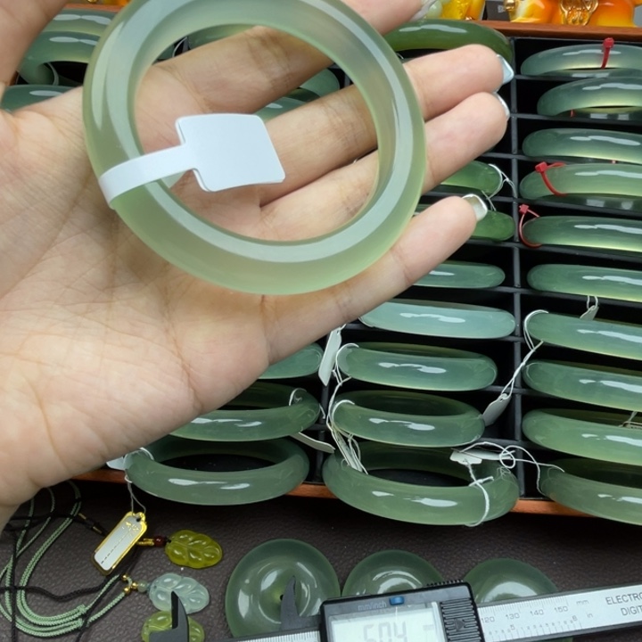 小***-岫玉未镶嵌手镯岫玉手镯