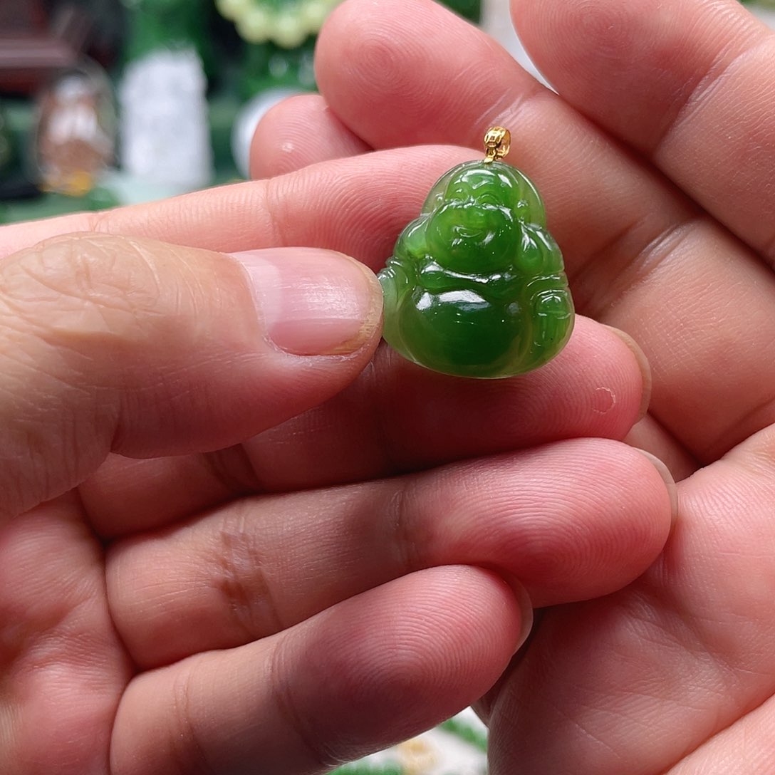 颈饰18K金镶嵌和田玉（碧玉）