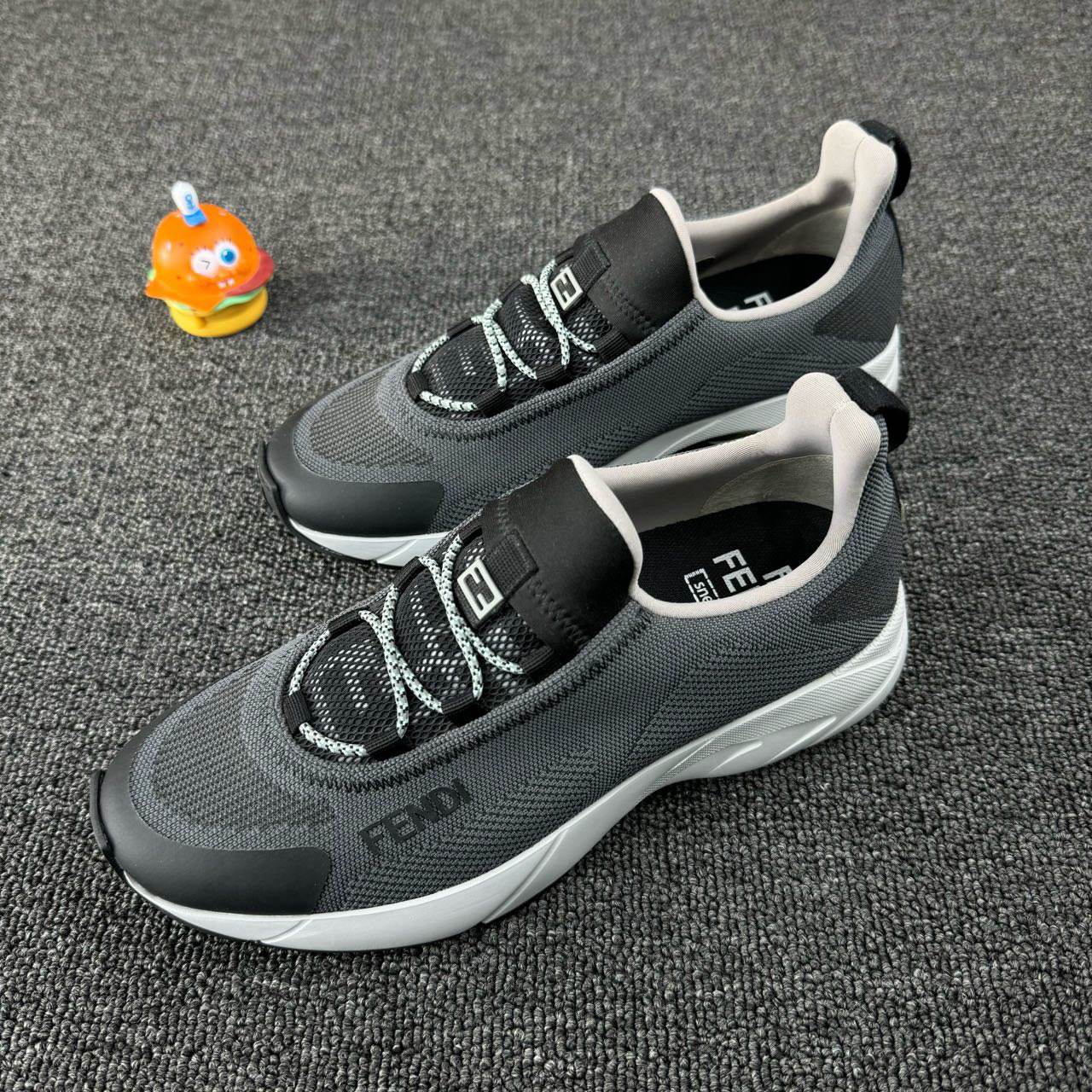 99新 FENDI/芬迪 款式：Fendi芬迪Faster运动鞋 尺码：37 HB1035 