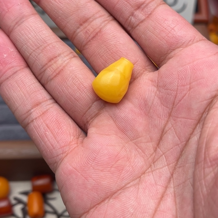 森***琥珀未镶嵌裸石蜜蜡三通