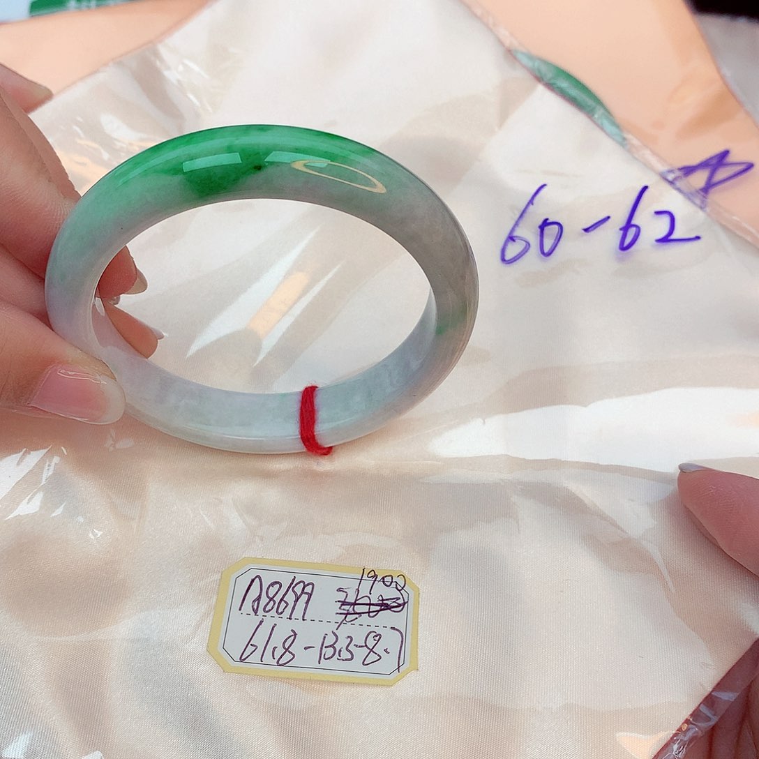 翡翠手镯未镶嵌缅甸翡翠