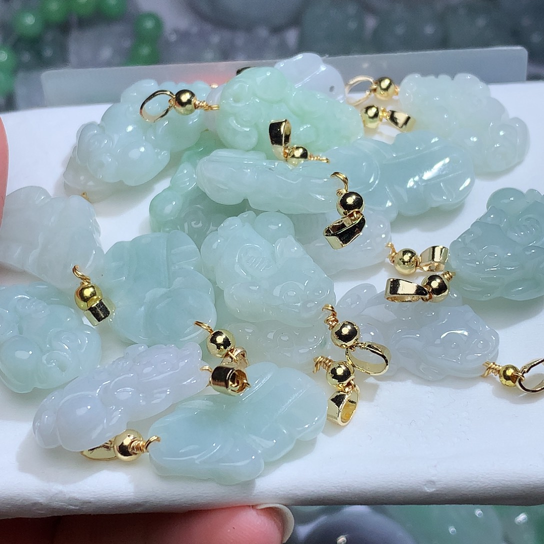 翡翠未镶嵌颈饰发2个