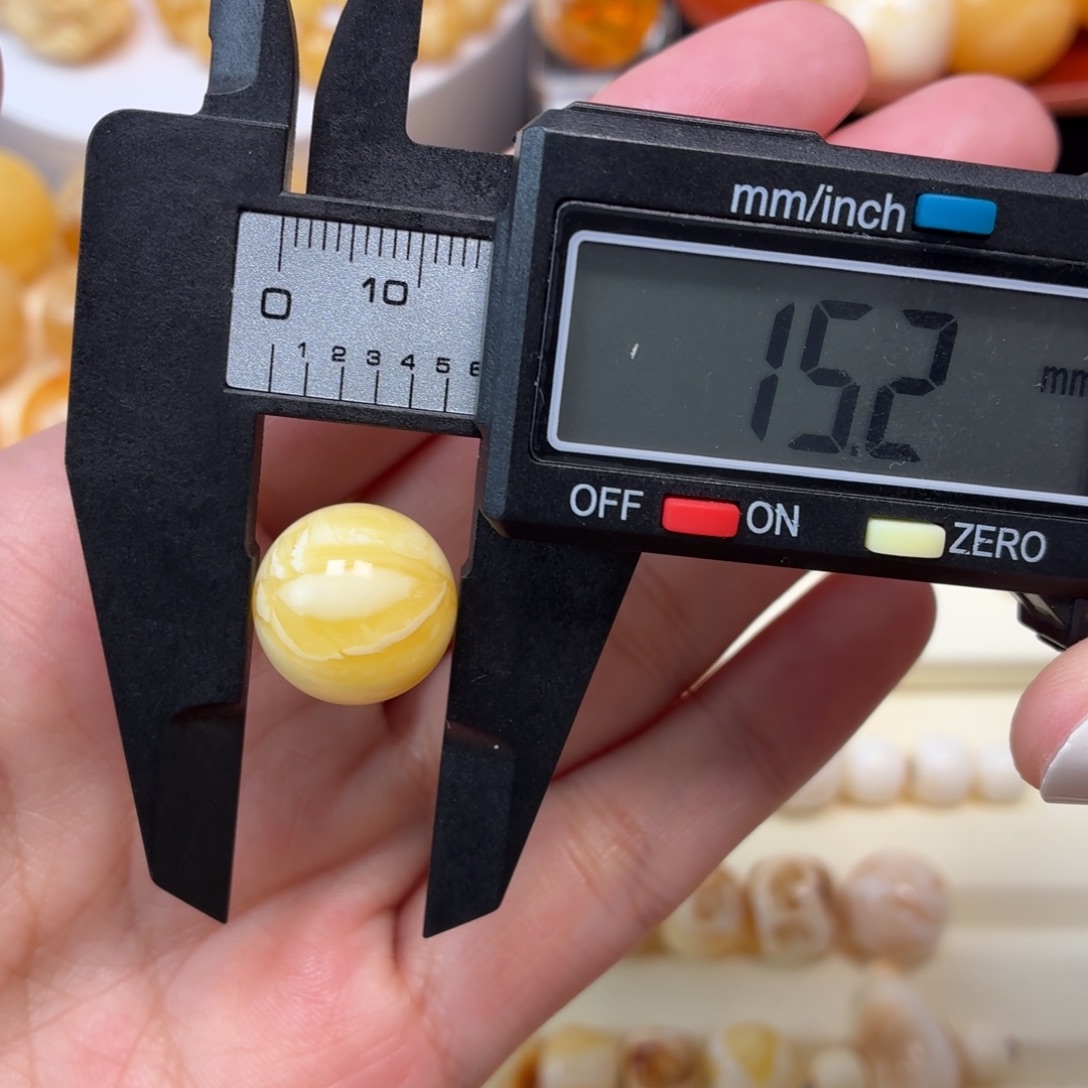 琥珀未镶嵌珠宝奇石焦皮白花蜡眼睛