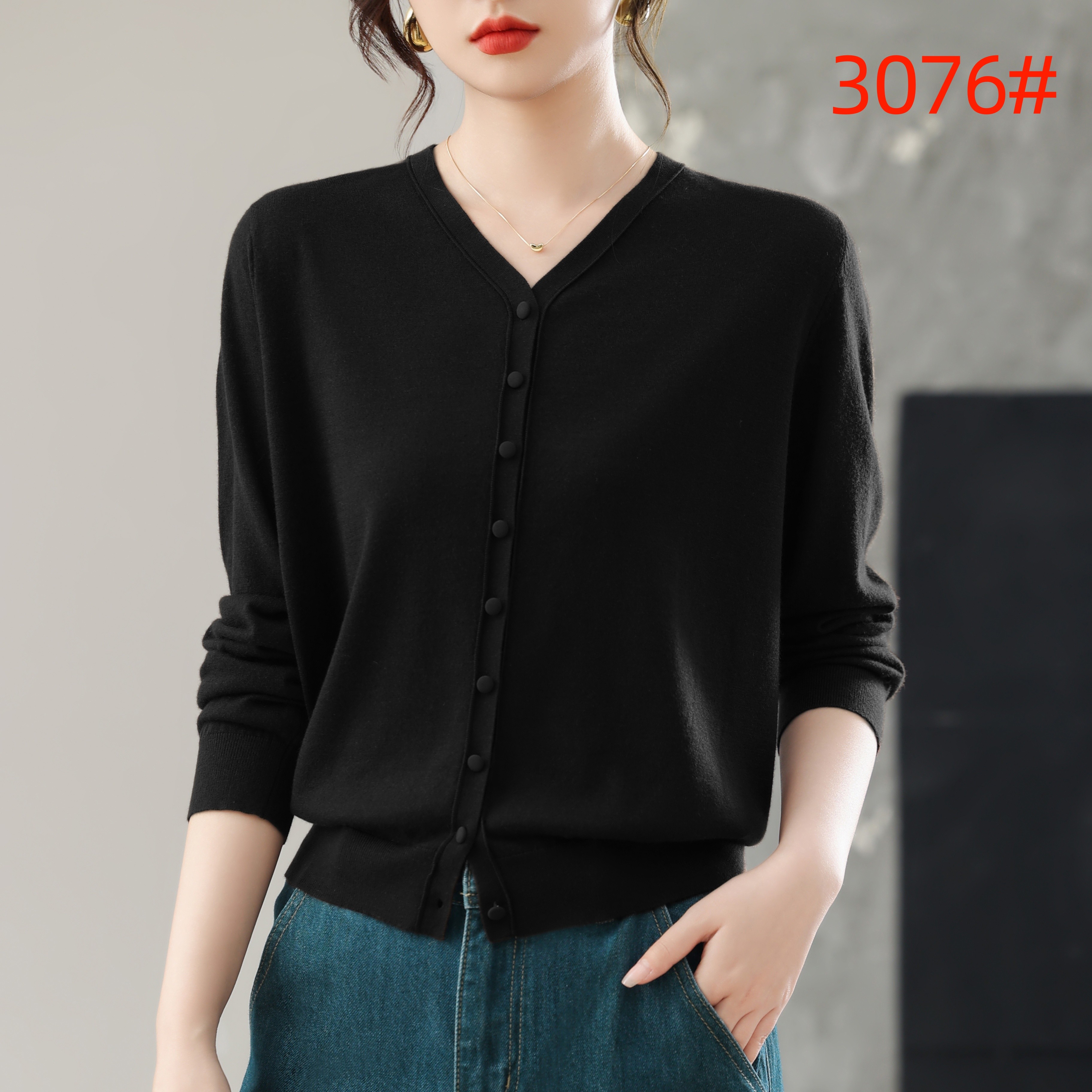 纯色气质V领长袖百搭针织衫常规开衫款QFS3076