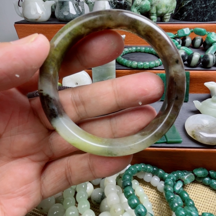 独山玉未镶嵌手镯