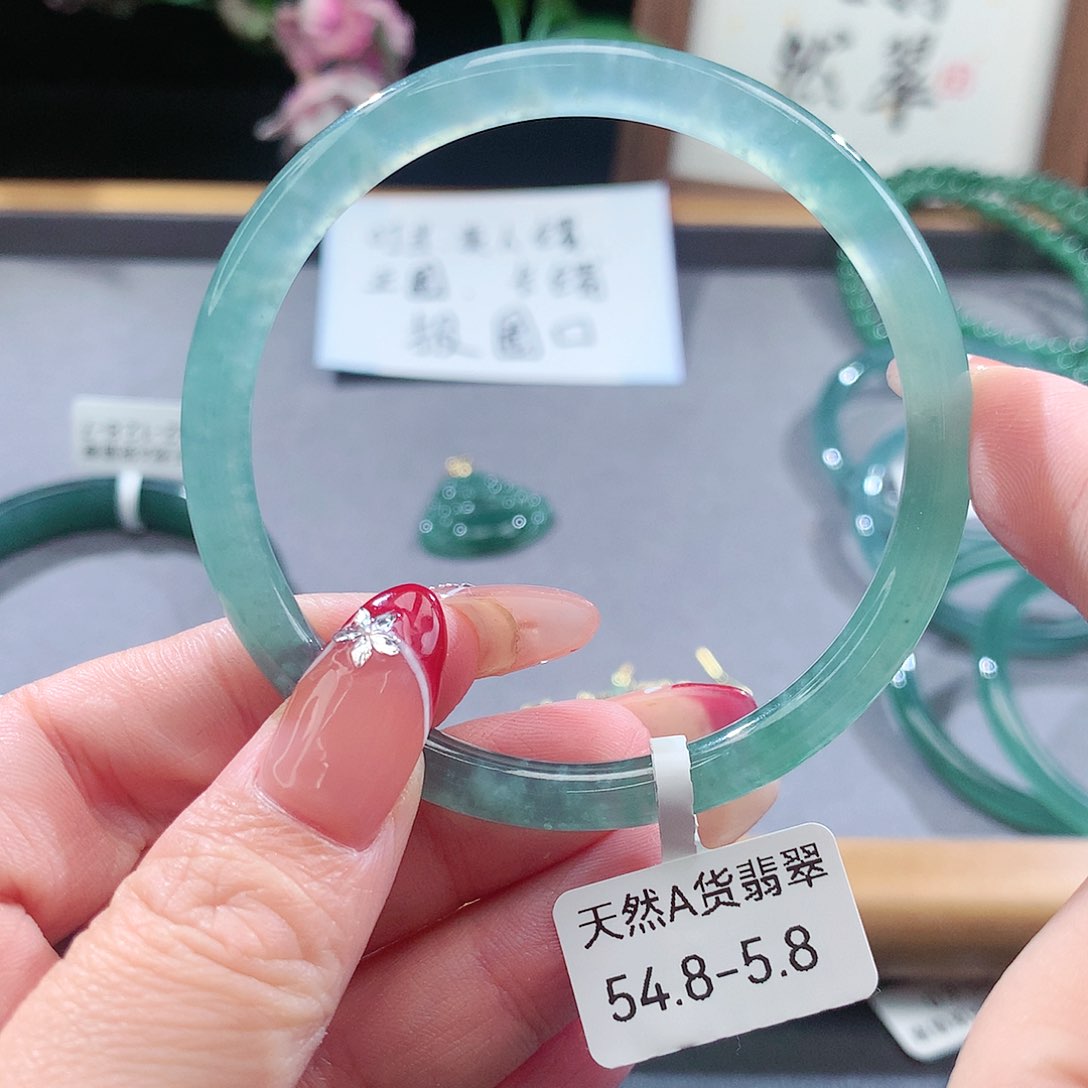 翡翠手镯（圆镯）未镶嵌