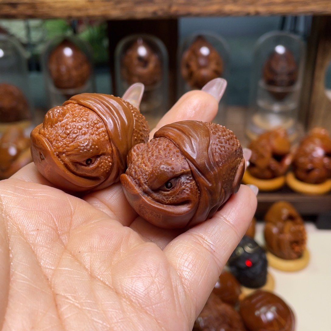 橄榄核吊坠吞金兽一对