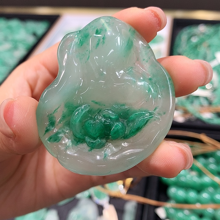 石英质玉未镶嵌颈饰