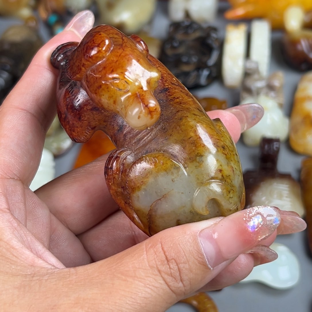 和田玉（糖玉）未镶嵌颈饰喻*牙