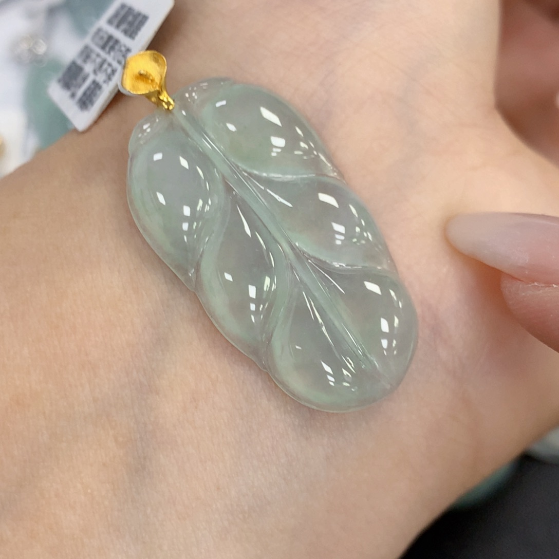 颈饰18K金镶嵌翡翠