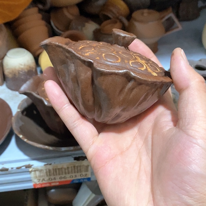 瓷片荷花的小秘密是否还有一个月