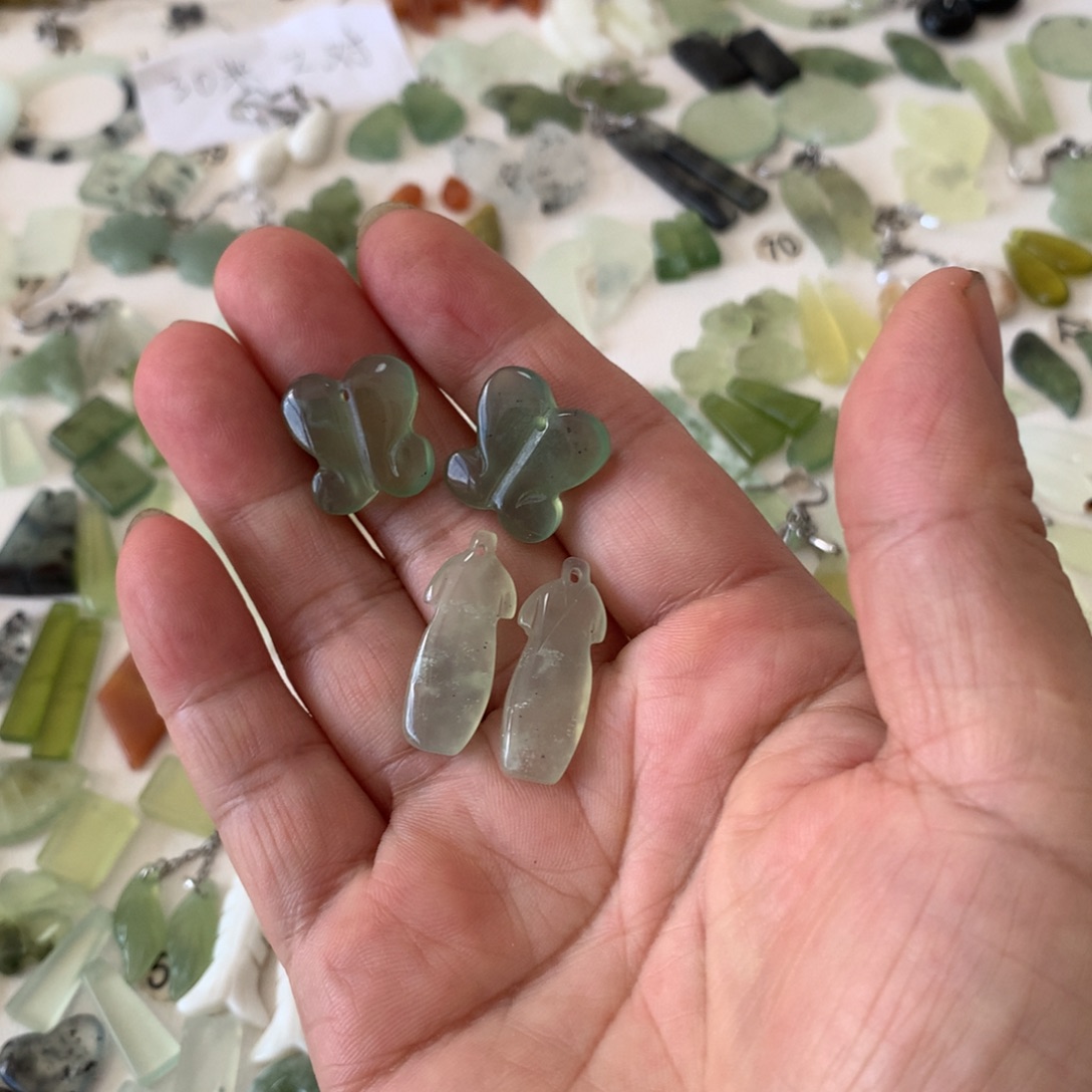 未镶嵌蛇纹石玉耳环