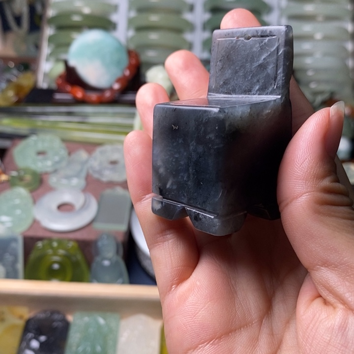 未镶嵌蛇纹石玉颈饰