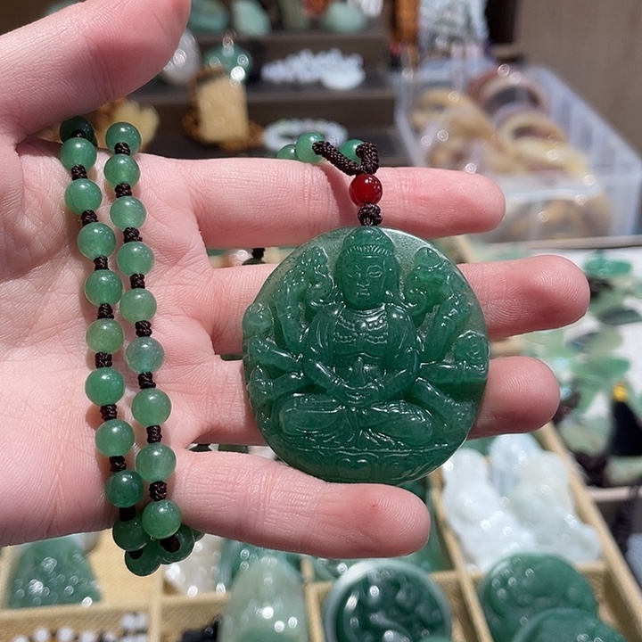 石英质玉未镶嵌颈饰