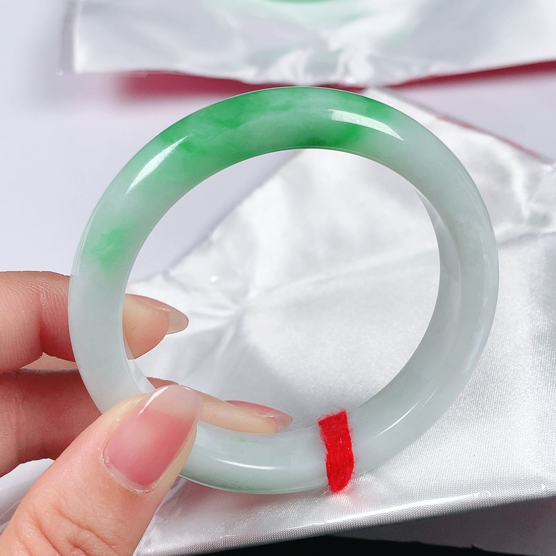 翡翠手镯未镶嵌57圈2500