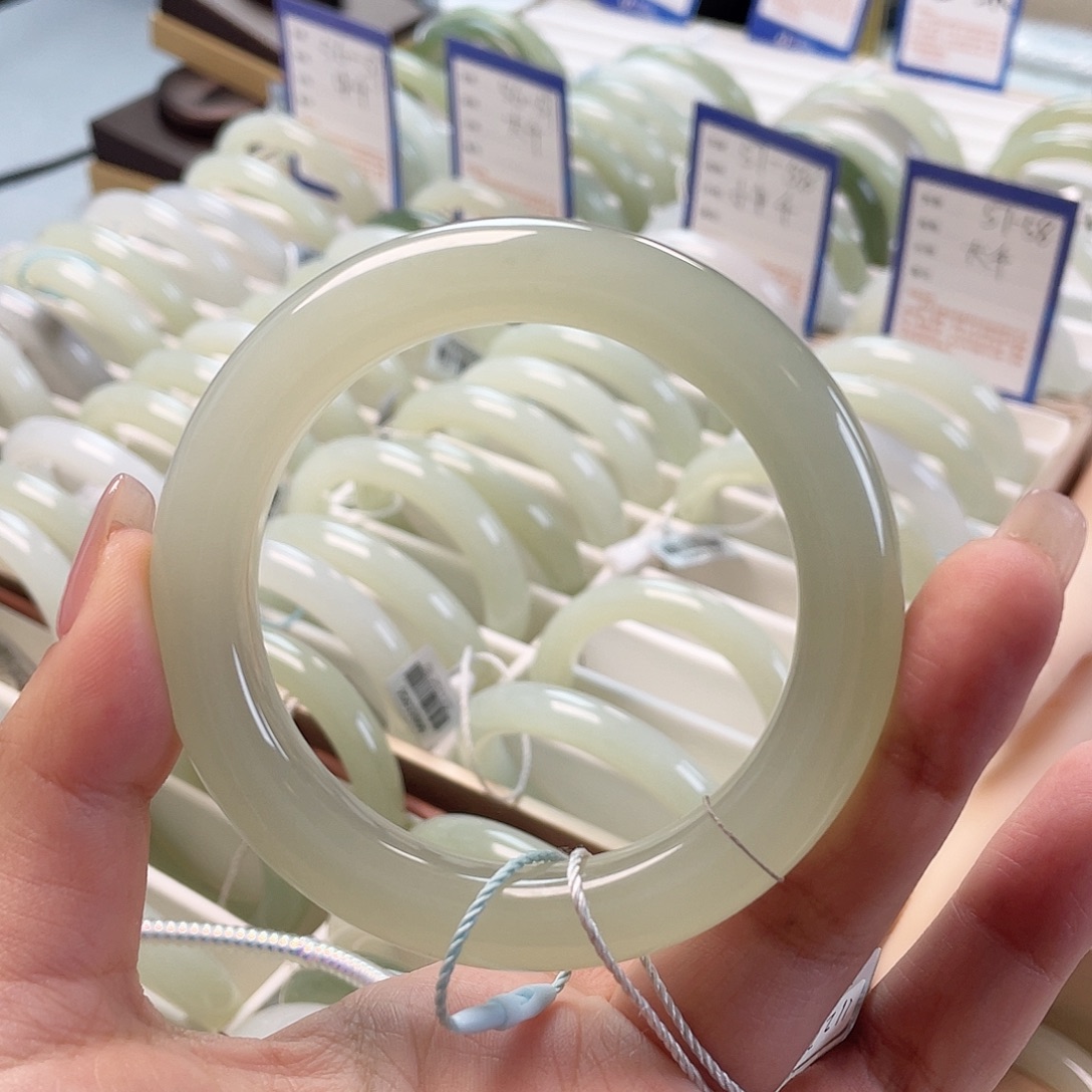 和田玉未镶嵌手镯冰晴水 外圆内平