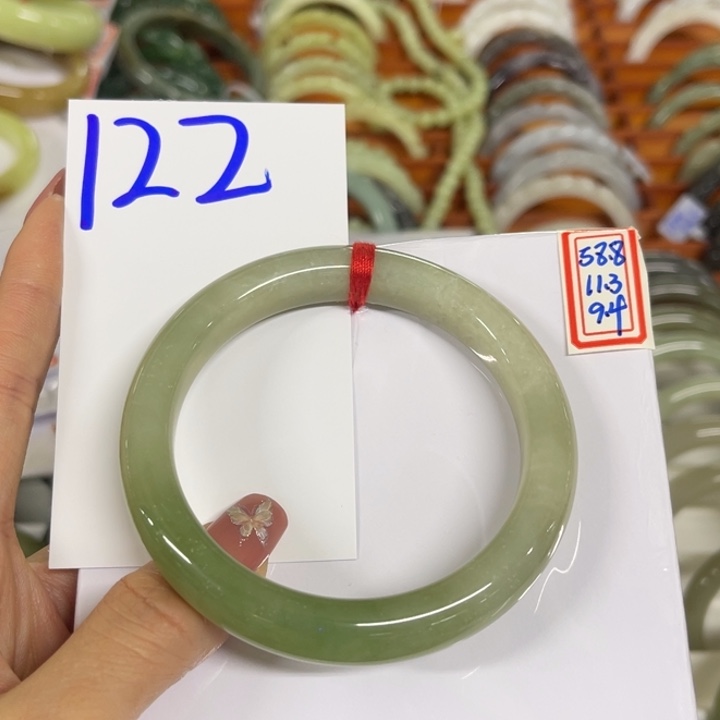 蓉***姐和田玉未镶嵌手镯