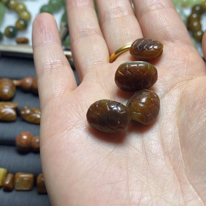 周***周岫岩河磨玉（透闪石质玉）未镶嵌珠宝奇石