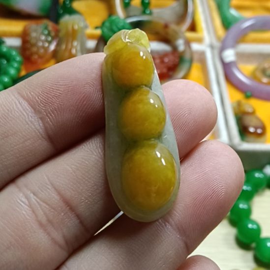 翡翠颈饰未镶嵌翡翠