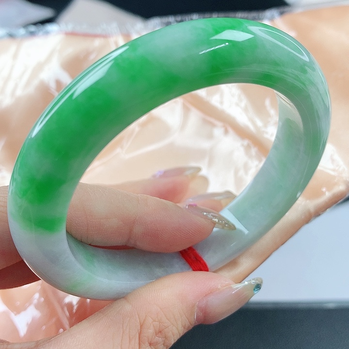 未镶嵌手镯翡翠，690