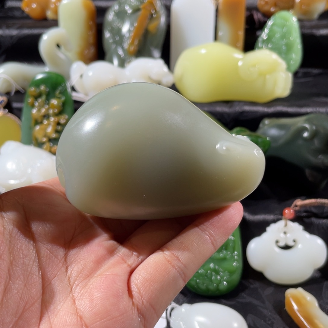 H***N和田玉未镶嵌颈饰