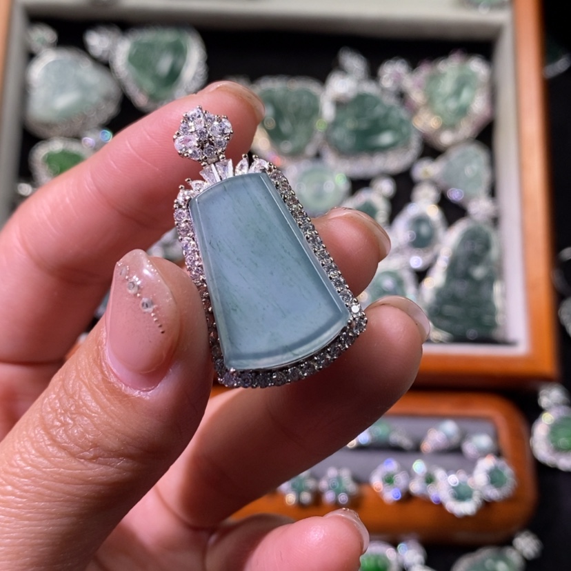 【闪购商品】翡翠颈饰未镶嵌猫*石天然