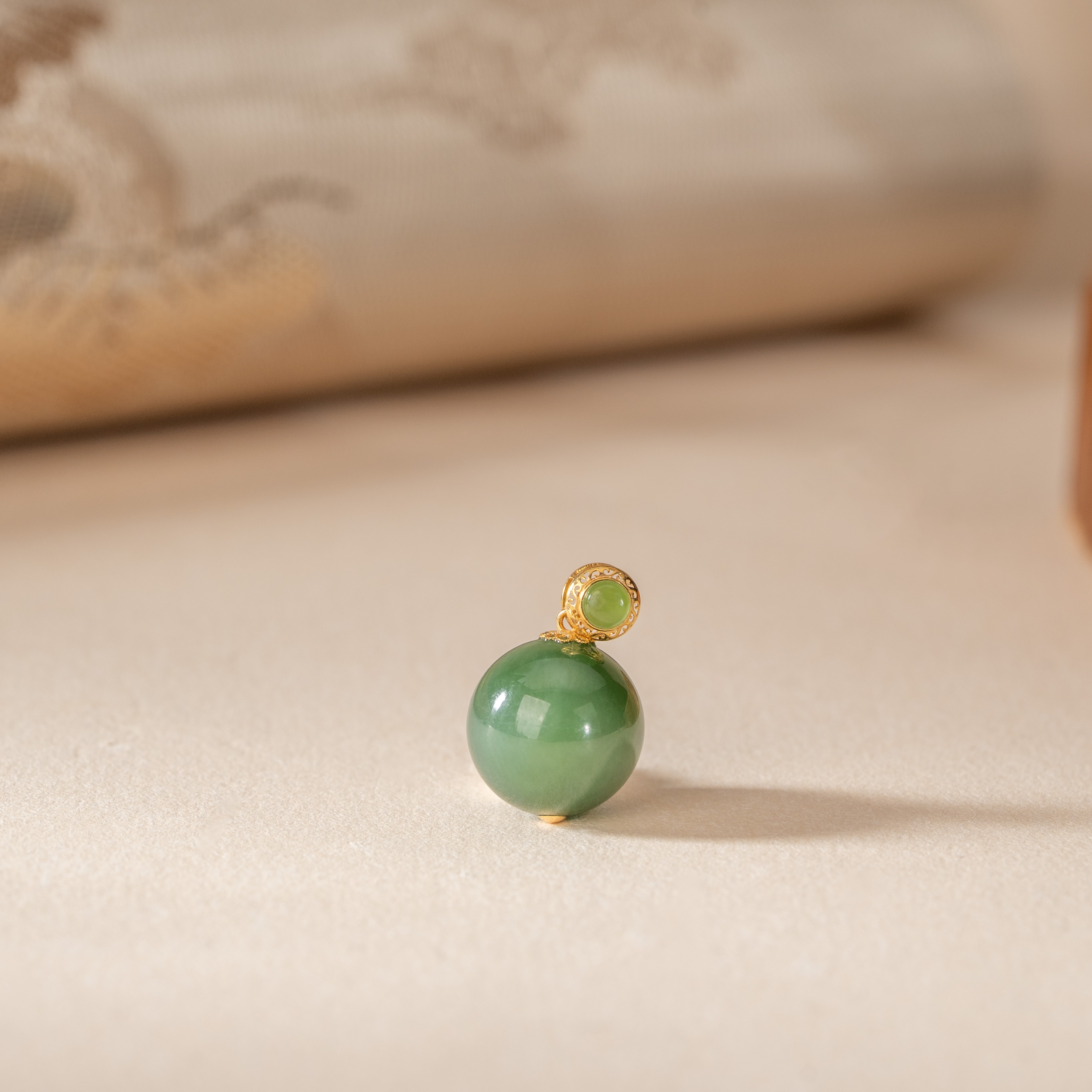 18K金和田碧玉单珠吊坠 多样性发一件