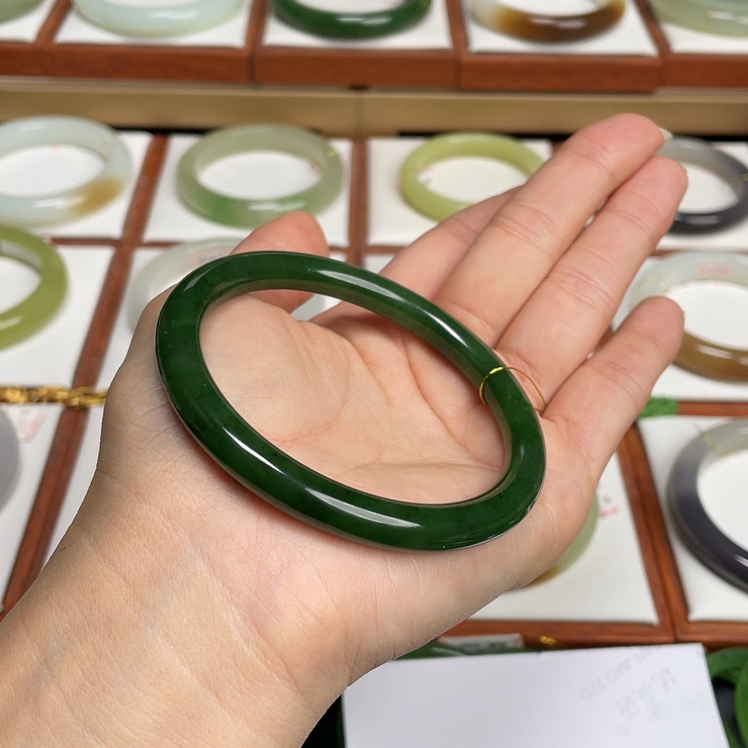 和田玉未镶嵌手镯-俄料菠菜绿