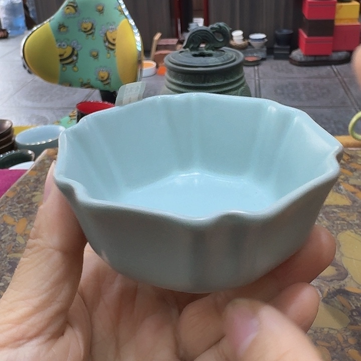 元本道汝瓷杯一个，瓷