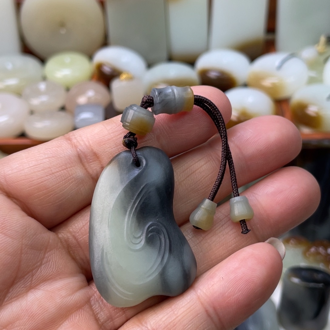 和田玉颈饰未镶嵌