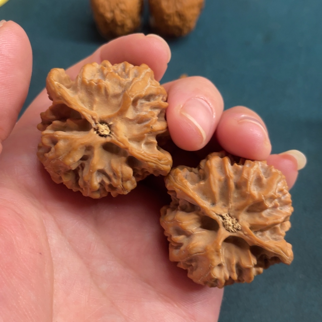 文玩核桃吊坠苹果