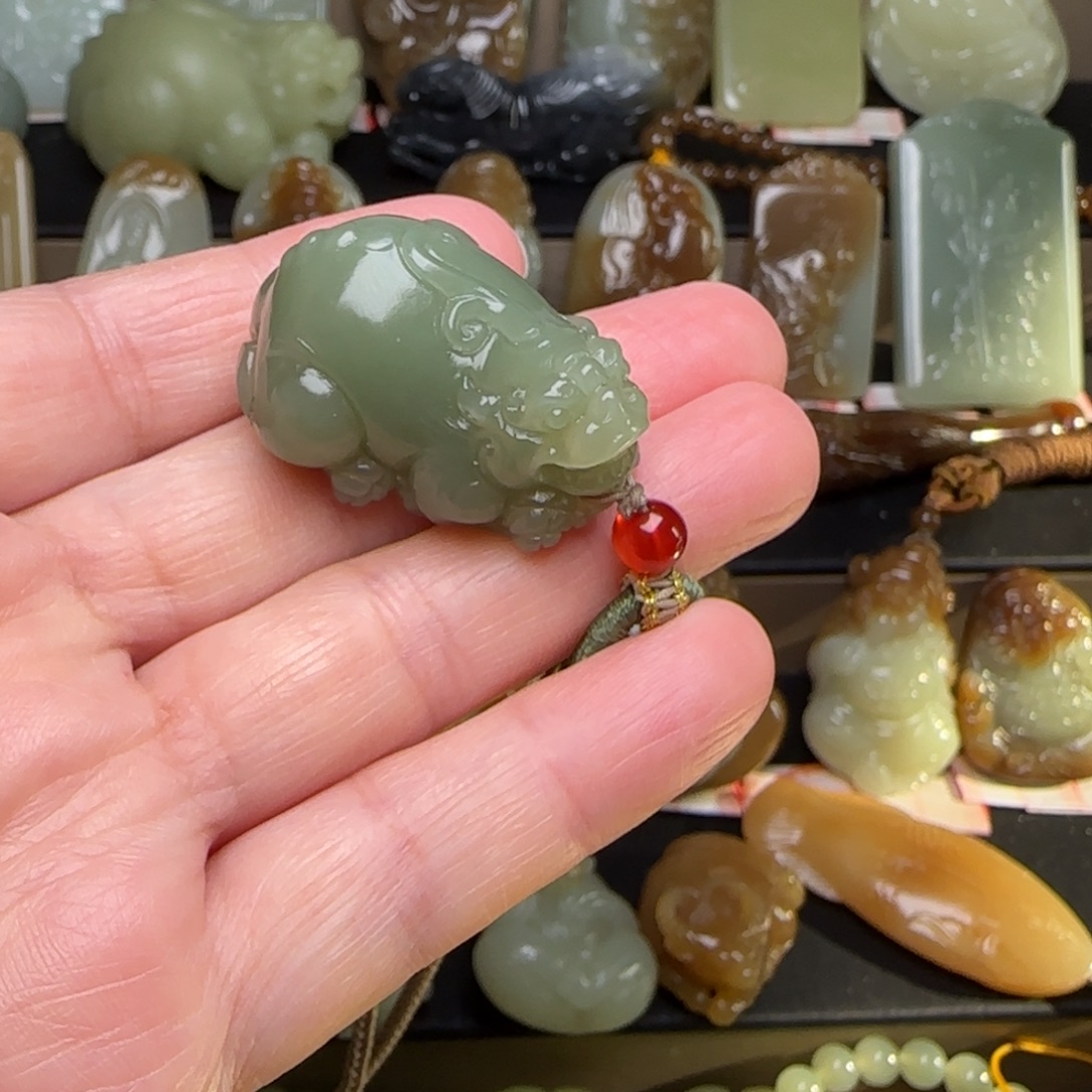 和田玉未镶嵌颈饰