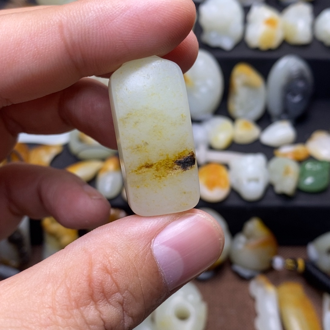 给***的和田玉未镶嵌挂件