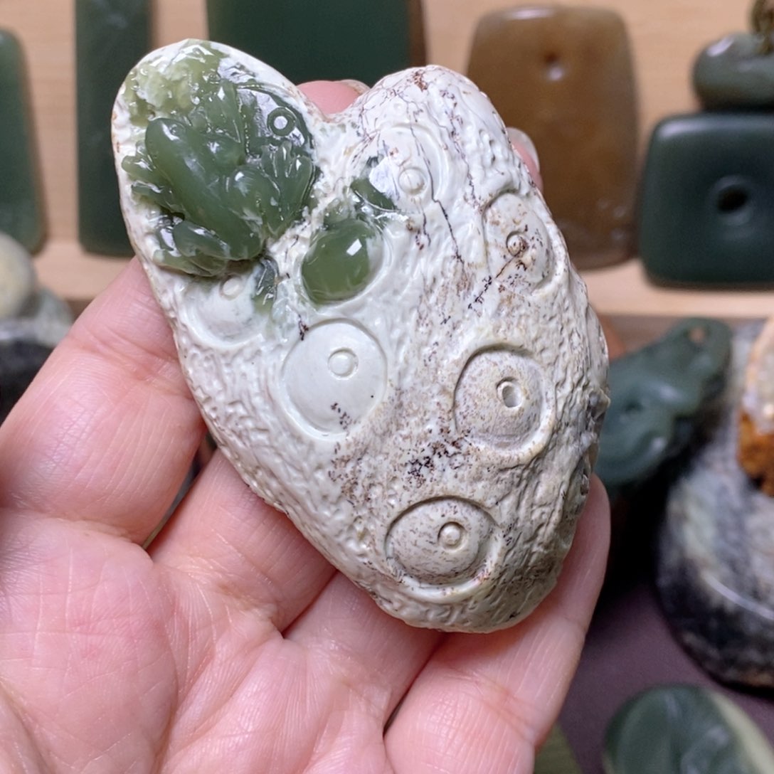 岫岩河磨玉（透闪石质玉）挂件未镶嵌