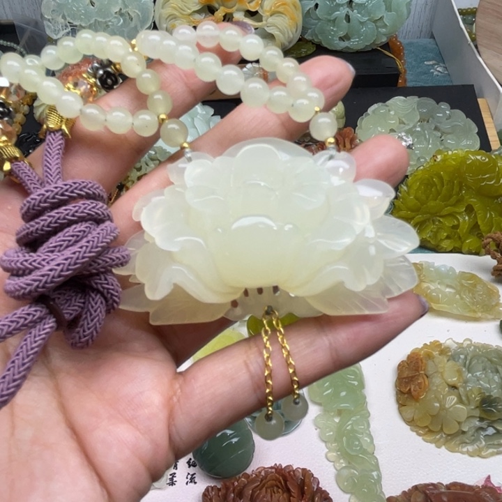 七***安蛇纹石玉未镶嵌颈饰