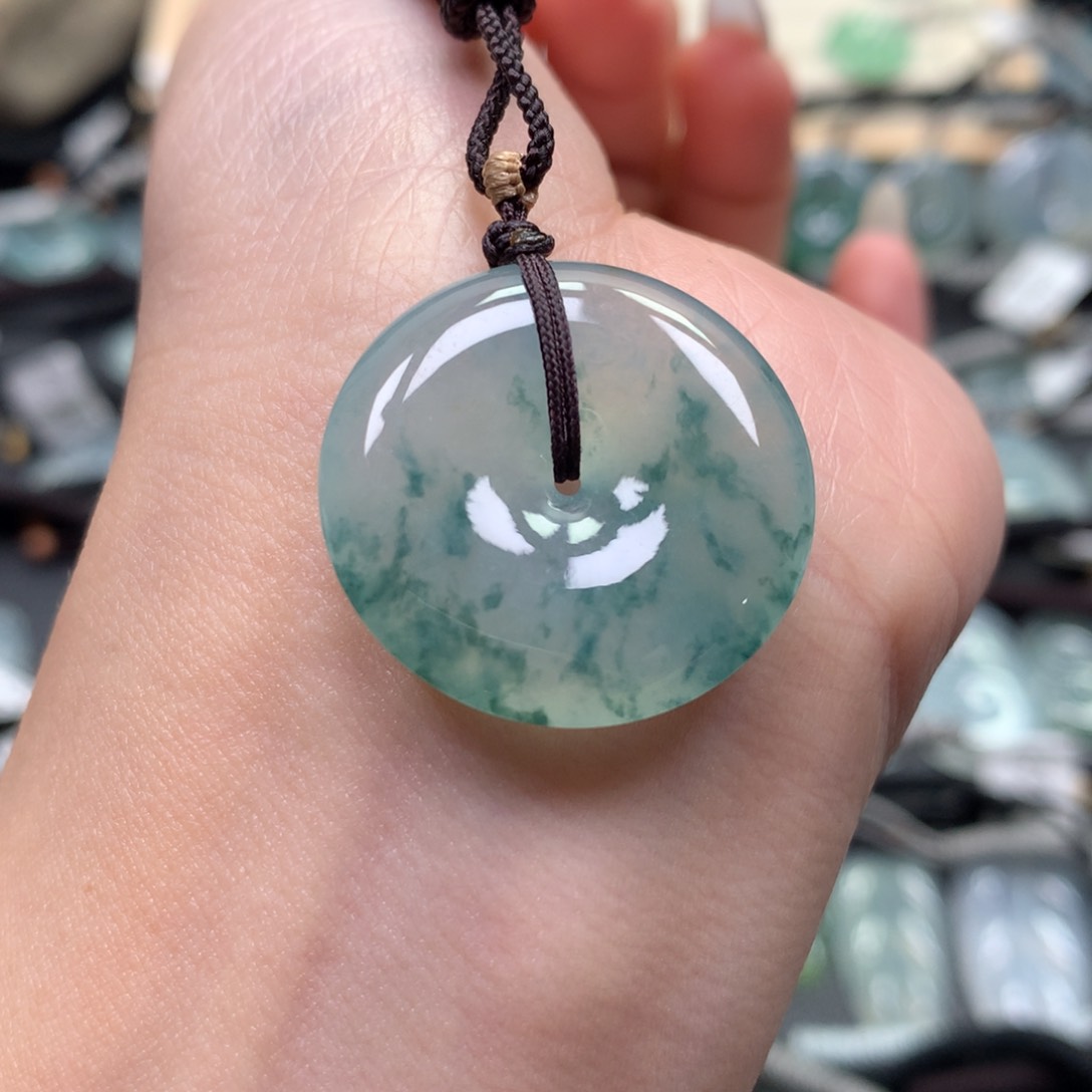 翡翠颈饰未镶嵌扣子