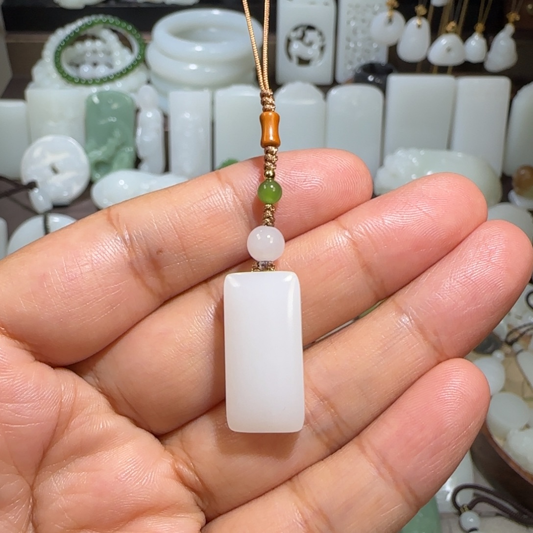 和田玉未镶嵌颈饰