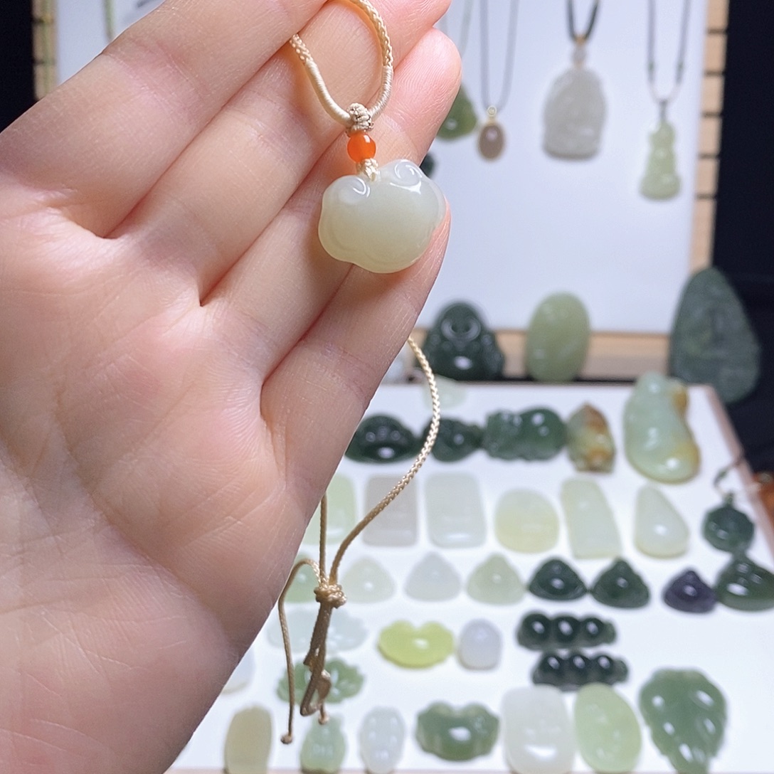 和田玉未镶嵌颈饰