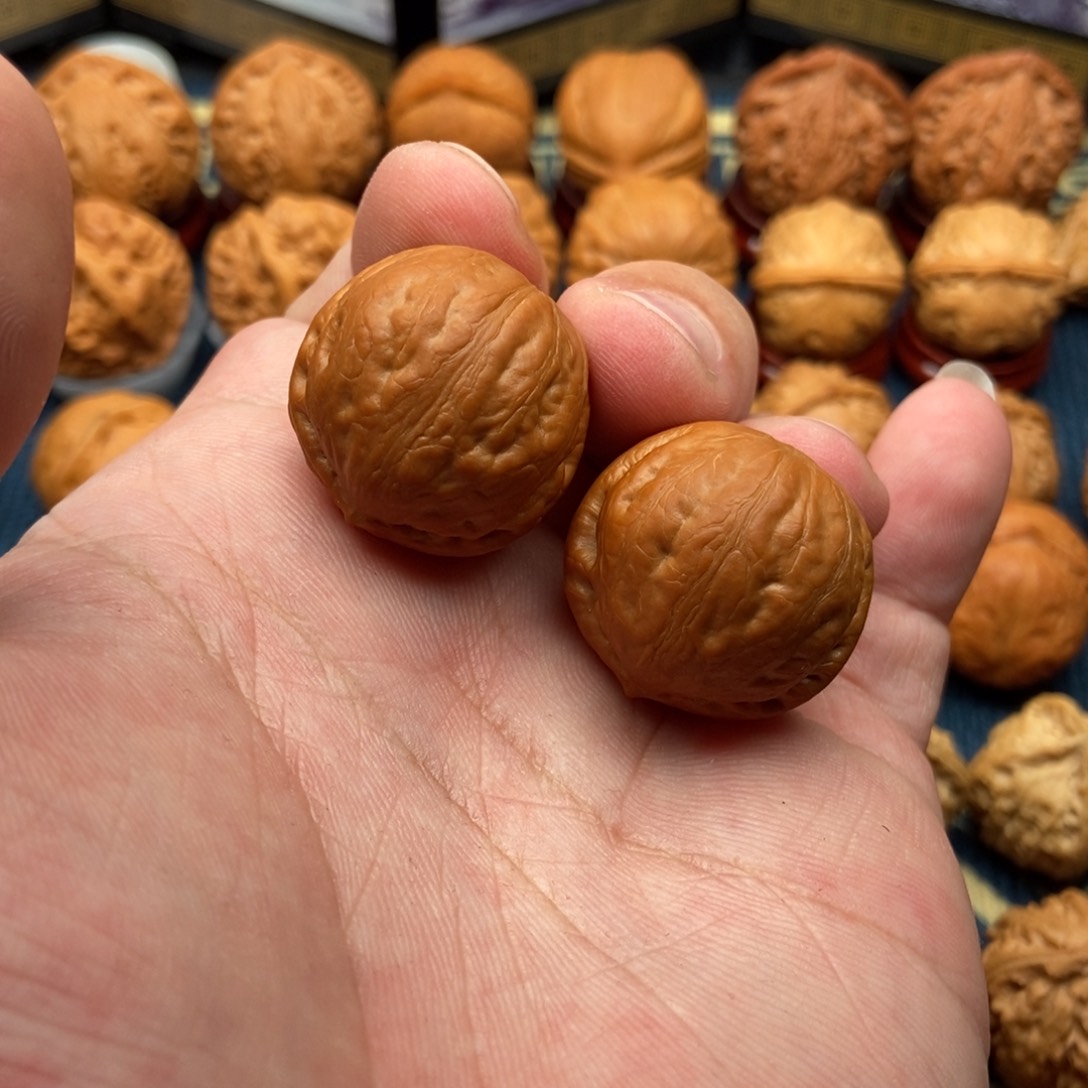 文玩核桃把件绣球