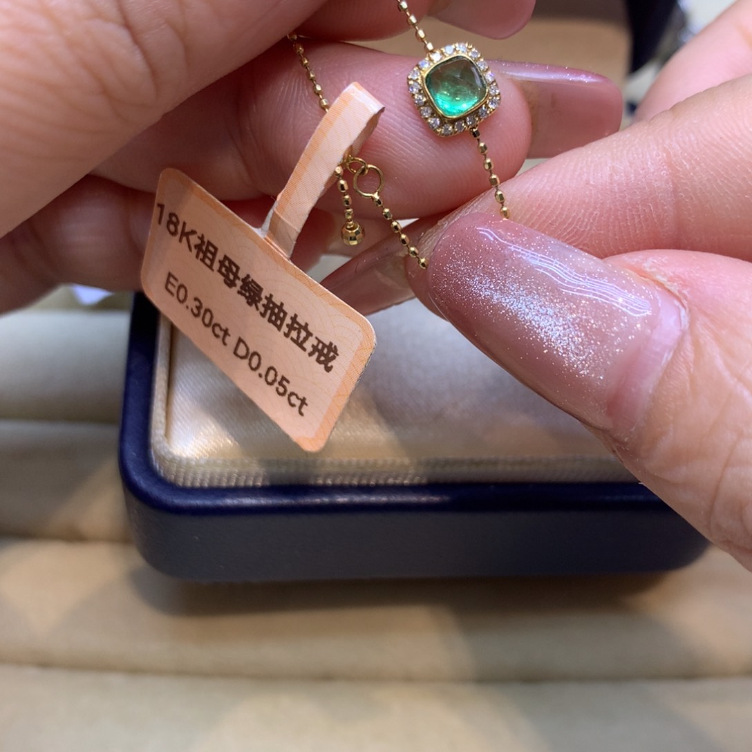 18K金镶嵌戒指祖母绿