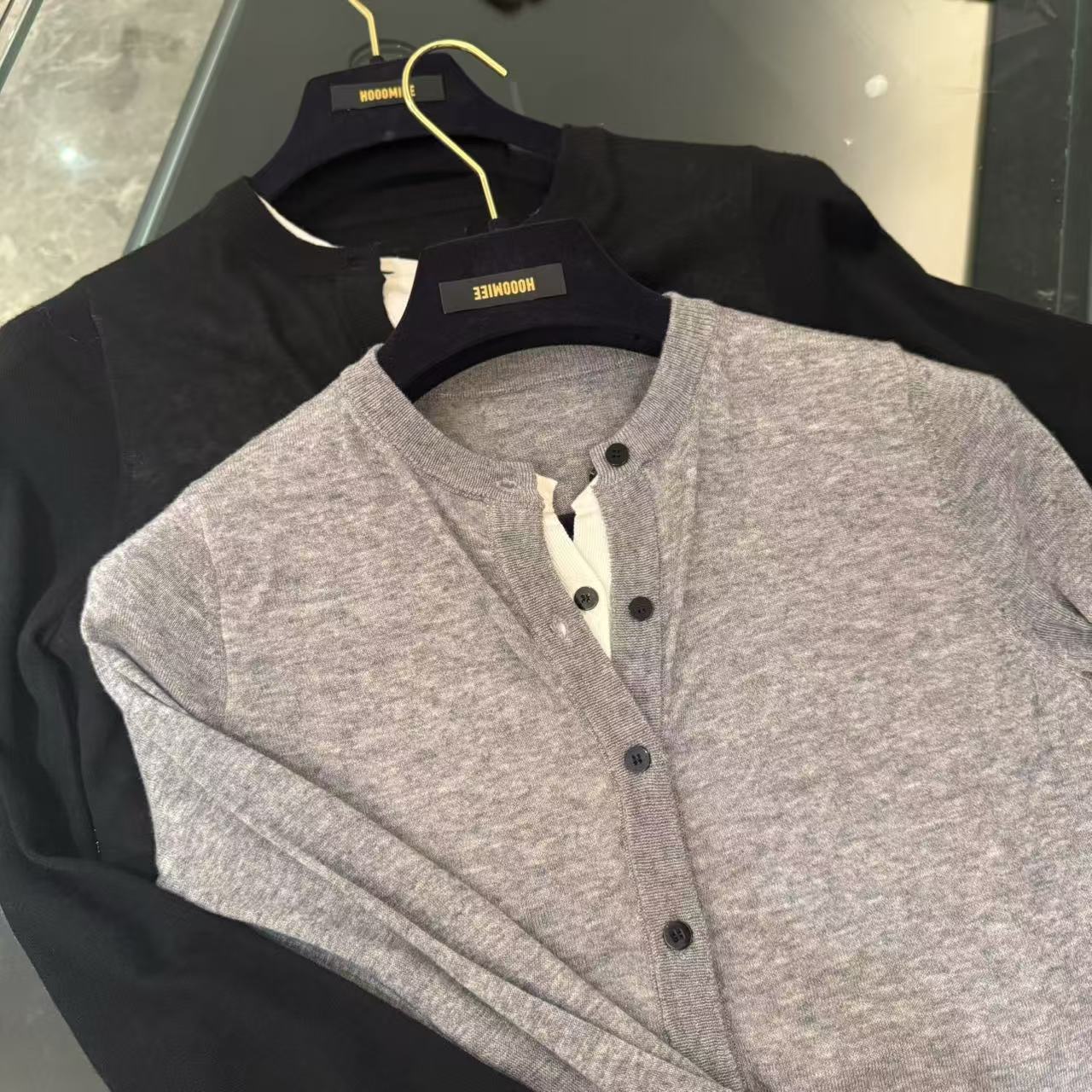 Hooomiee假两件撞色开衫圆领双层单排扣针织毛衣24666