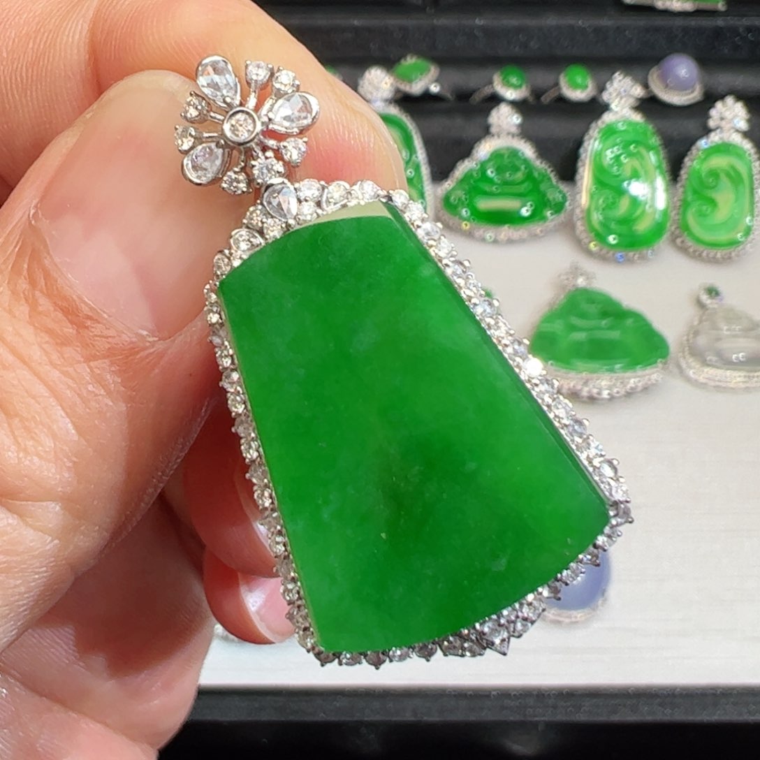 翡翠吊坠(不含链)18K金镶嵌?****