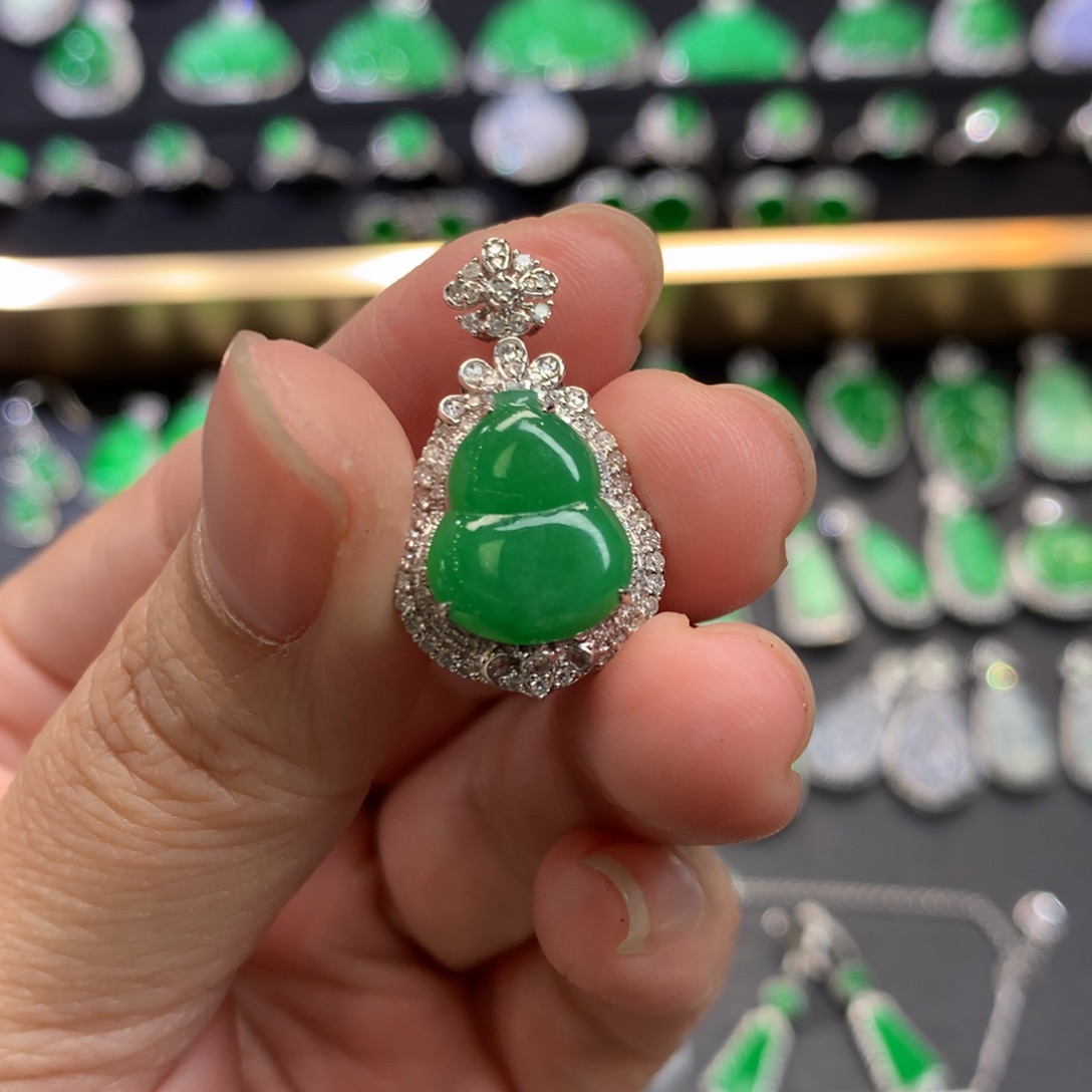 翡翠吊坠(不含链)18K金镶嵌