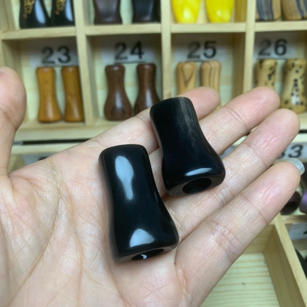  网秋粒水滴轮黑牛角握丸S/D牌通用常规款一对网秋粒