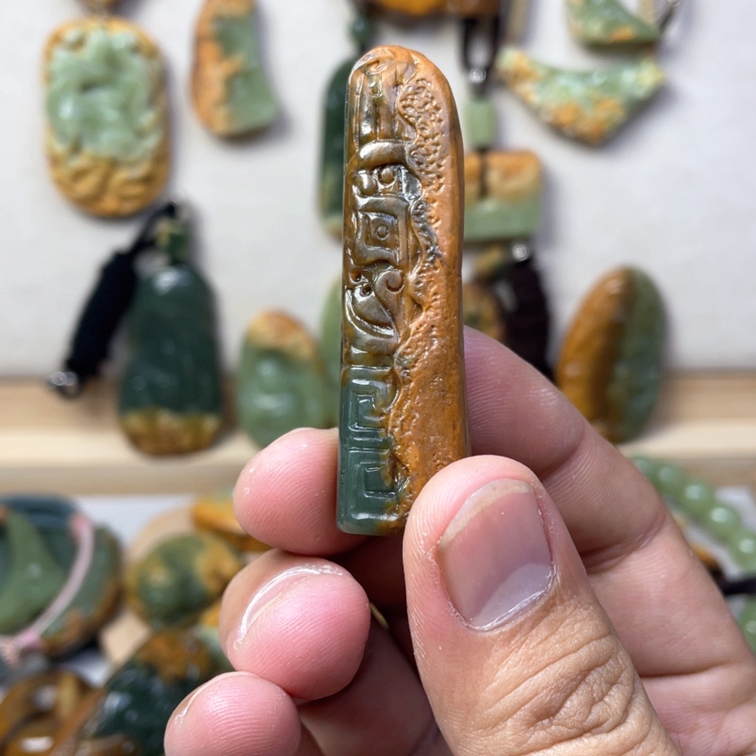 岫岩河磨玉（透闪石质玉）挂坠未镶嵌林*