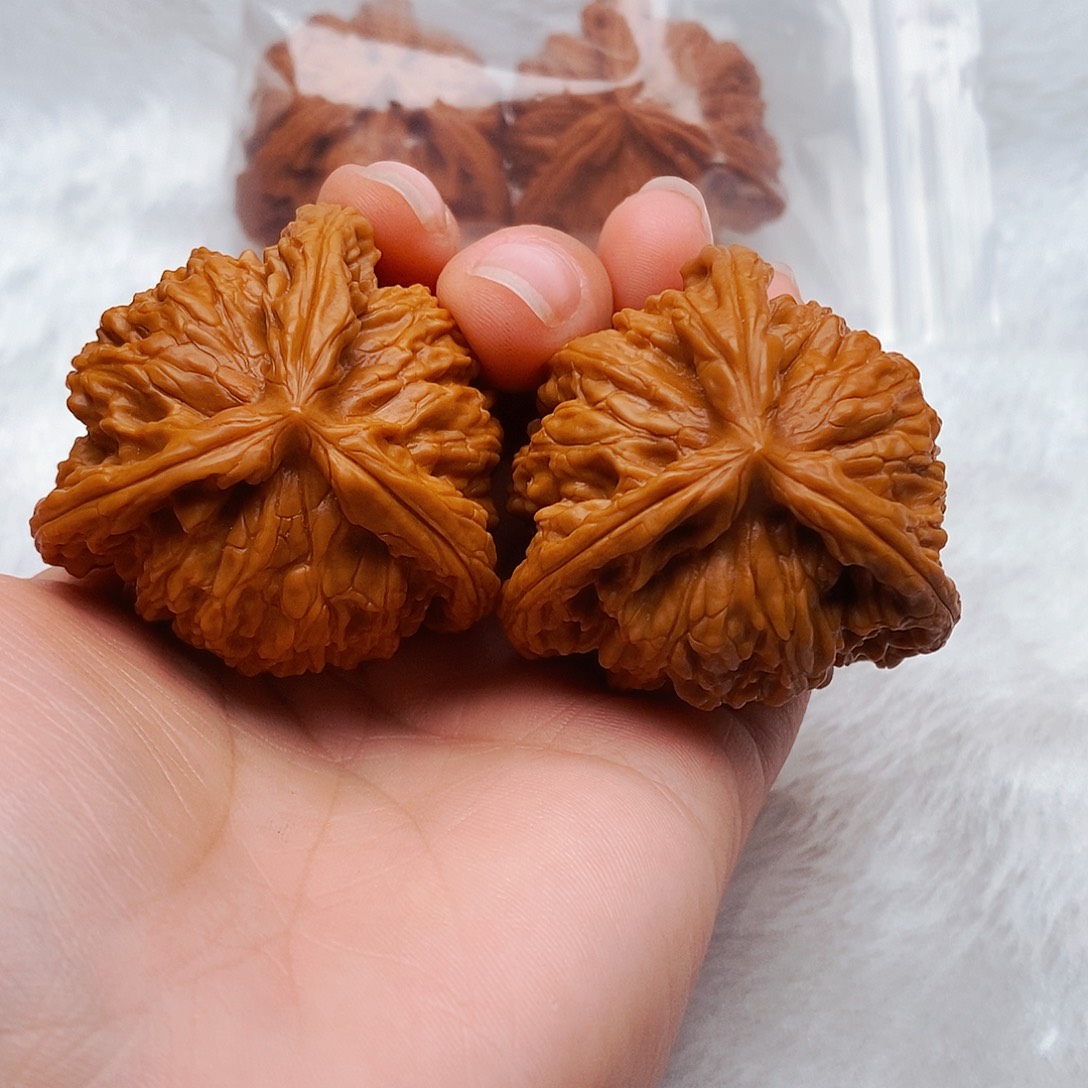 激***己文玩核桃吊坠三棱